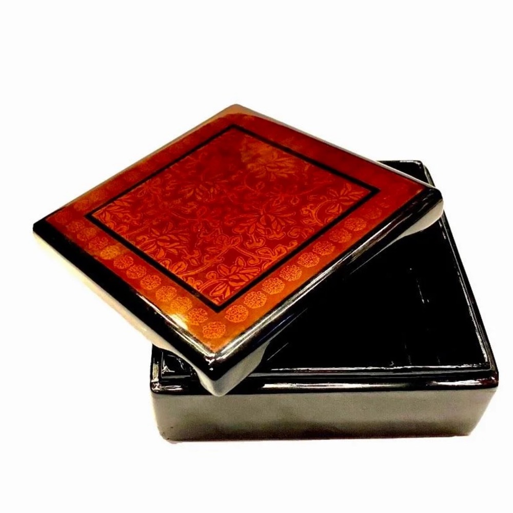 1960s Vintage Kashmir Black Lacquer Papier Mache Box